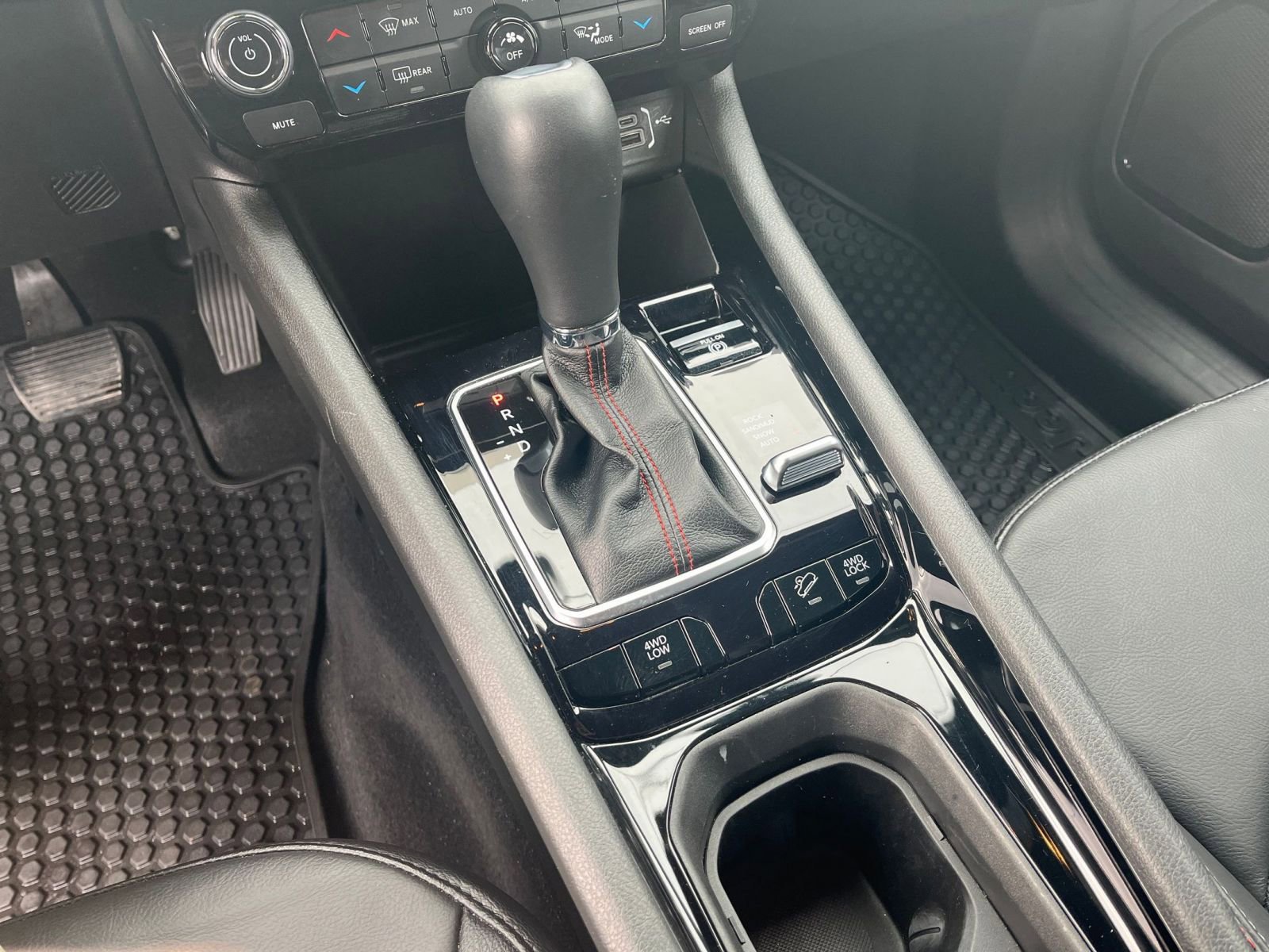 Used 2025 Jeep Compass Trailhawk image 40