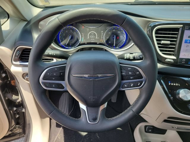 Used 2023 Chrysler Pacifica Touring-L FWD image 29