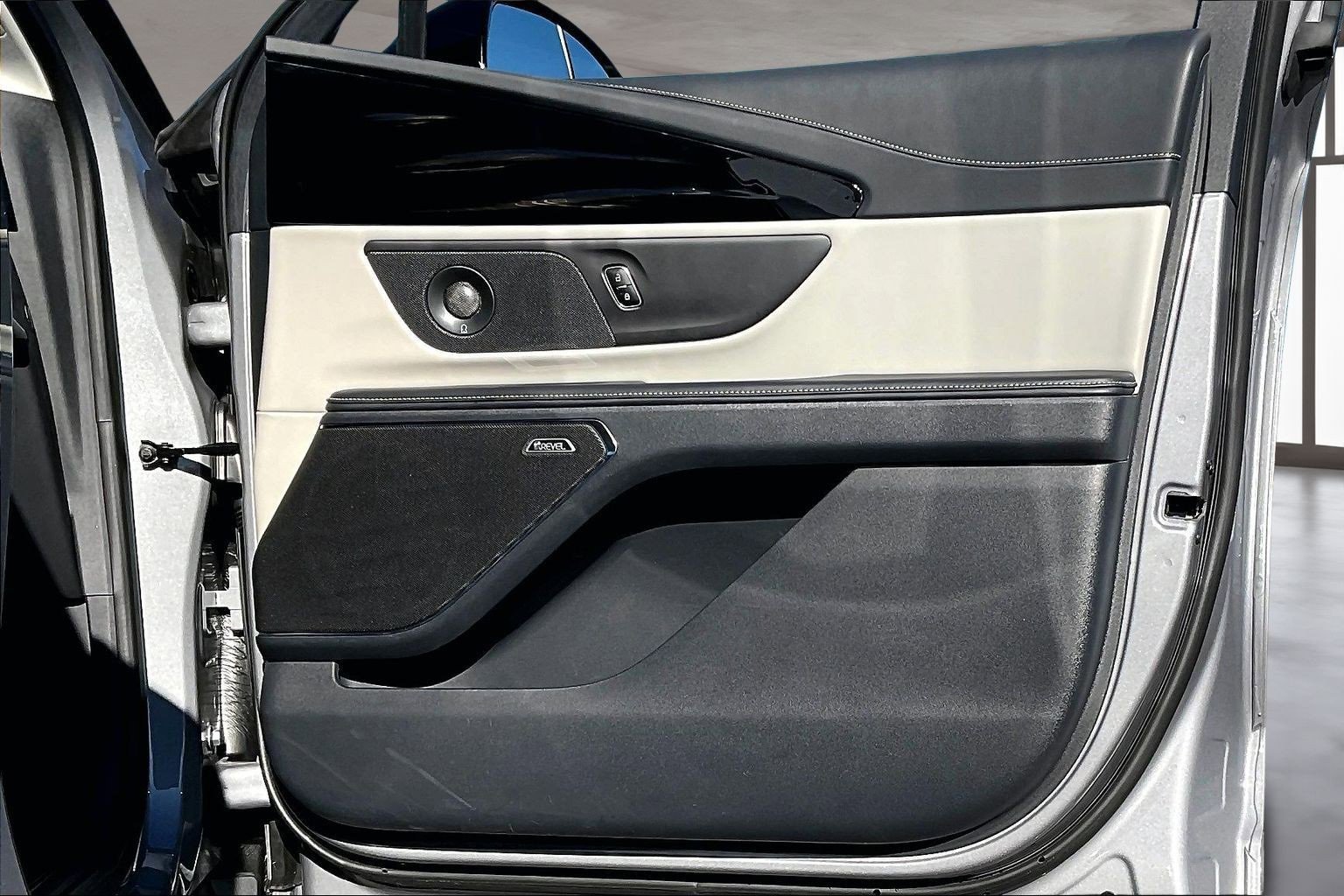 Used 2024 Lincoln Nautilus Reserve w/ Equipment Group 202A image 28