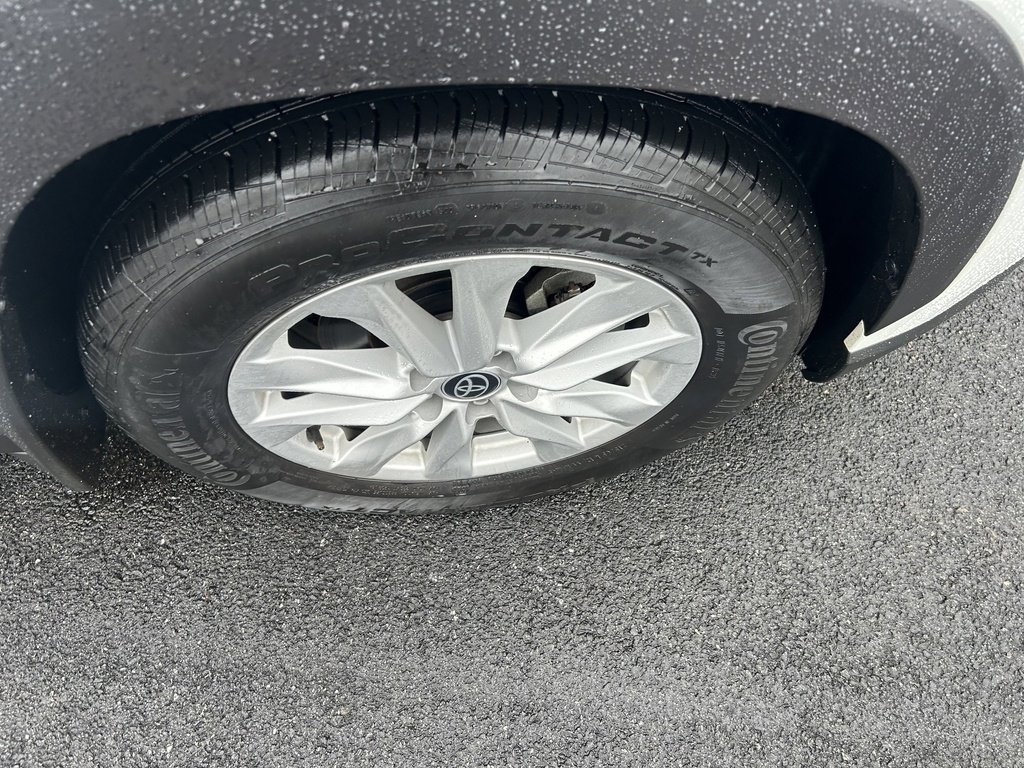 Used 2023 Toyota Corolla Cross LE image 20