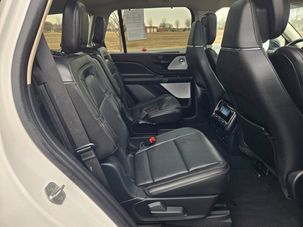 Used 2023 Lincoln Aviator Reserve w/ Equipment Group 201A image 10