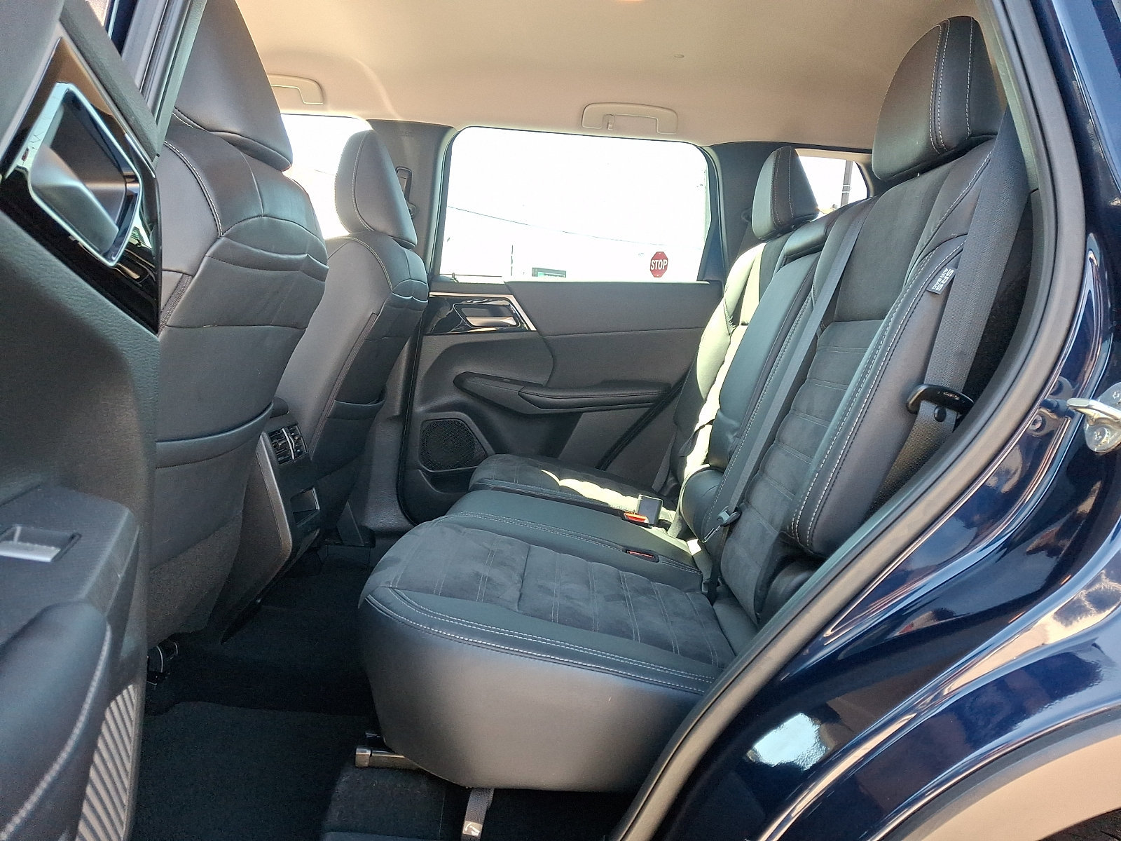Used 2023 Mitsubishi Outlander SE AWD/4WD image 10