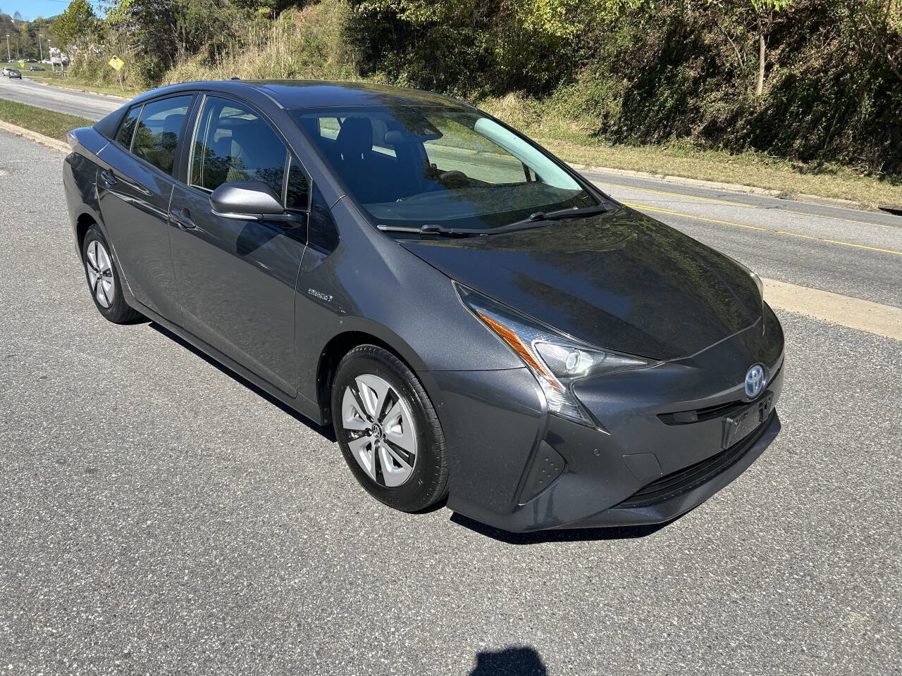 Used 2017 Toyota Prius Two image 11