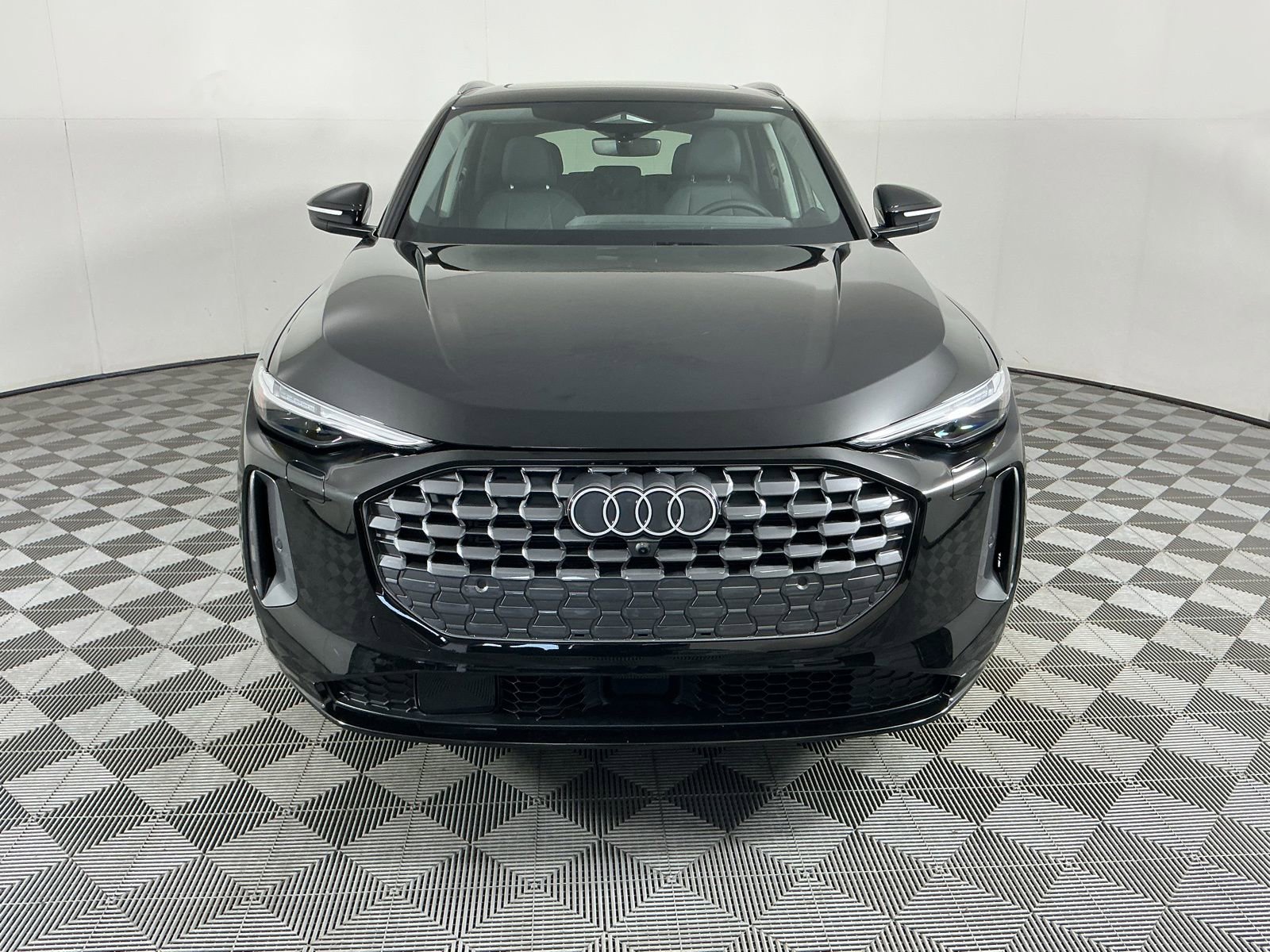 Certified 2025 Audi Q5 Premium Plus w/ Premium Plus image 2