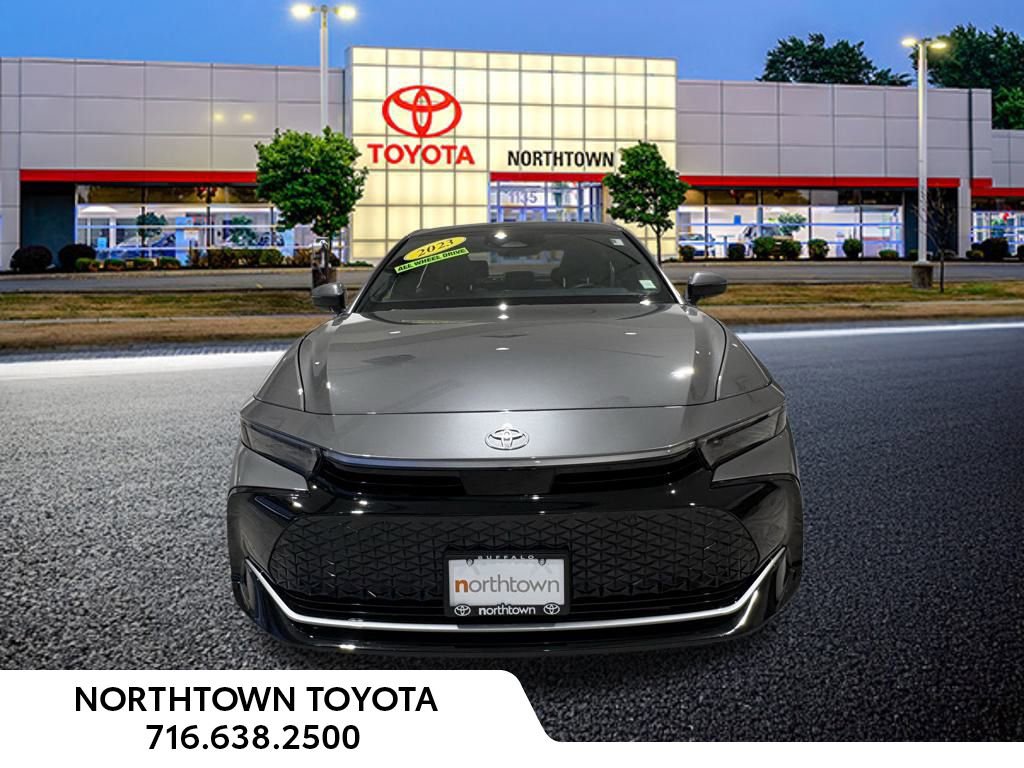 Used 2023 Toyota Crown Limited image 5