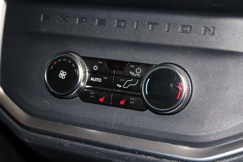 Used 2025 Ford Expedition Platinum image 38