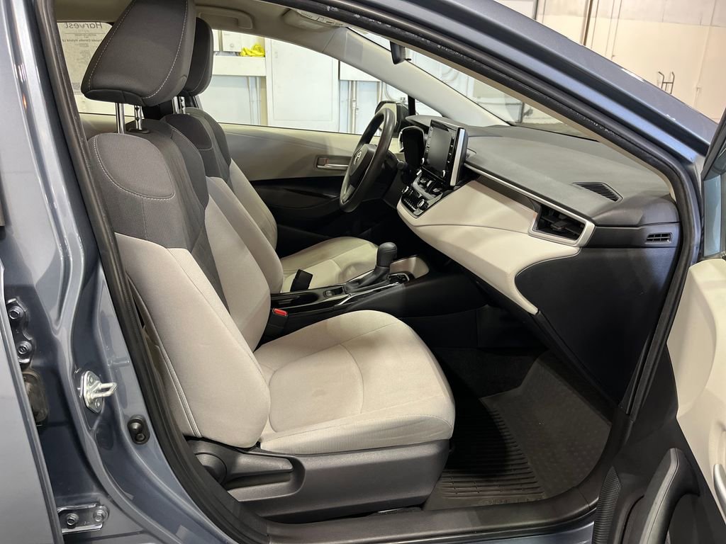 Used 2021 Toyota Corolla LE image 40