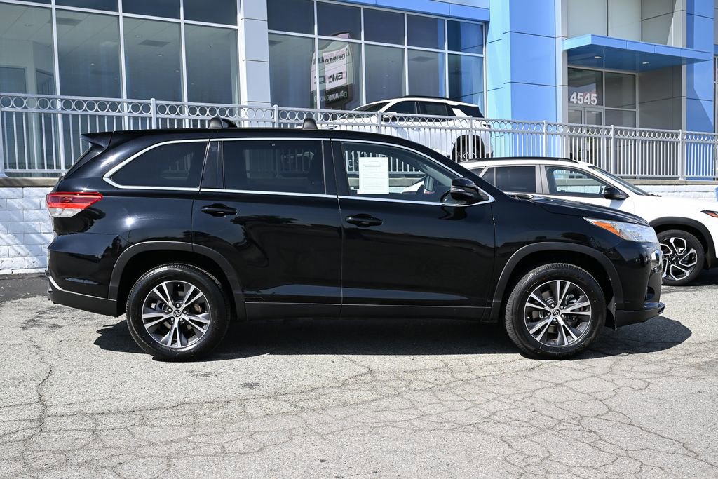 Used 2019 Toyota Highlander LE FWD image 4