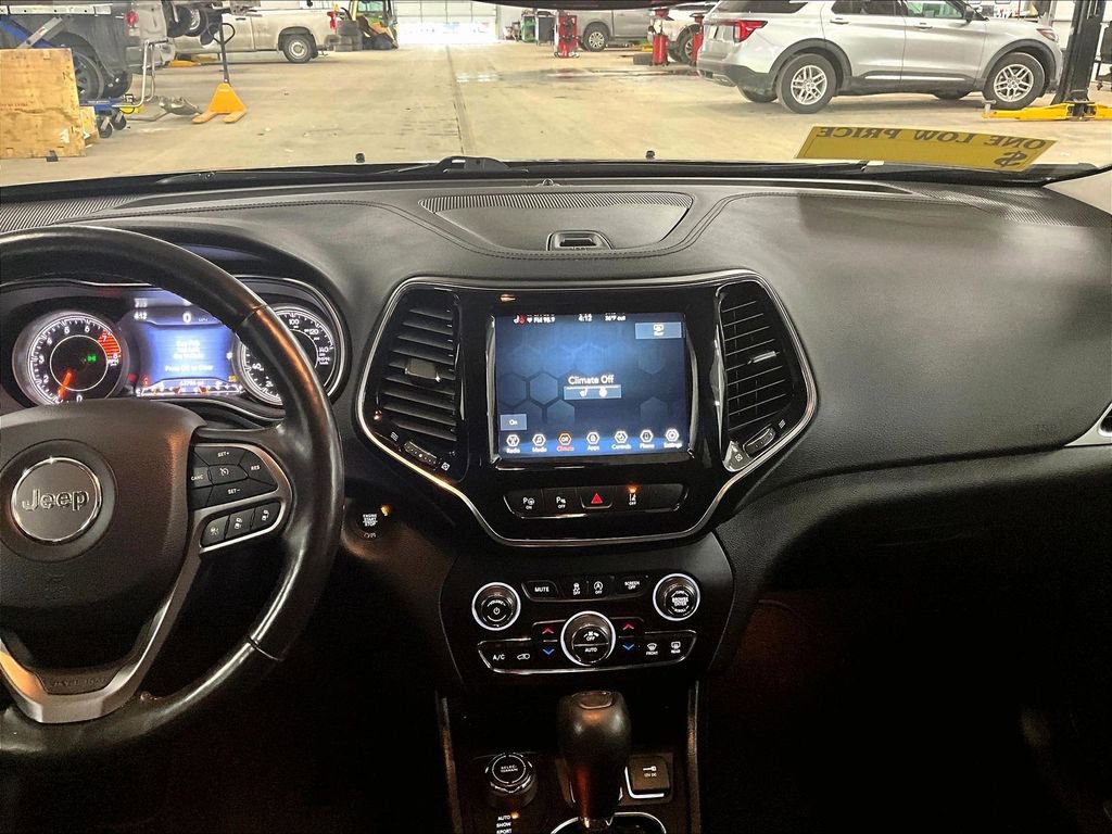 Used 2021 Jeep Cherokee Limited image 18