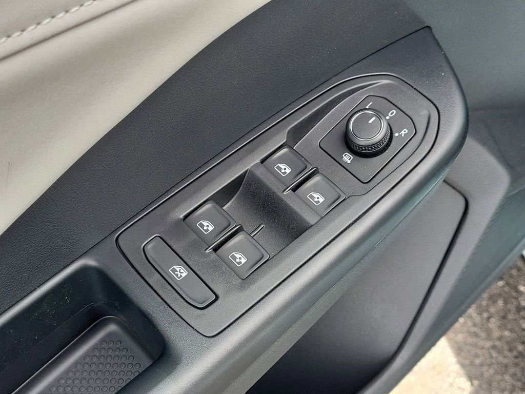 New 2026 Volkswagen Taos SE image 14