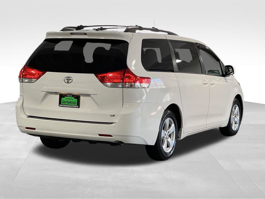 Used 2013 Toyota Sienna LE FWD image 5