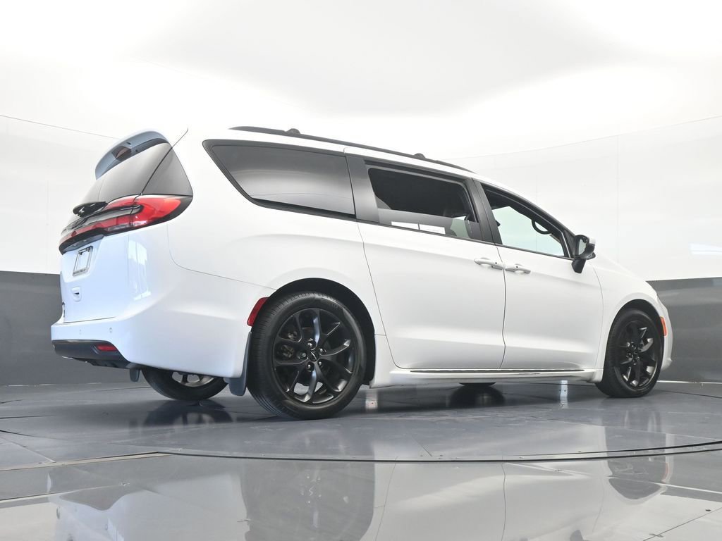 Used 2023 Chrysler Pacifica Touring-L w/ S Appearance Package image 63