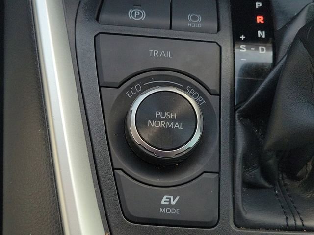 Used 2025 Toyota RAV4 LE image 30