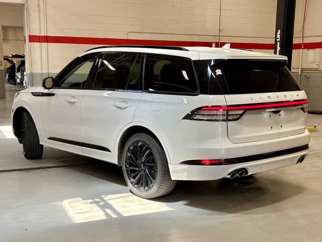 Used 2023 Lincoln Aviator Reserve w/ Jet Package AWD/4WD image 2