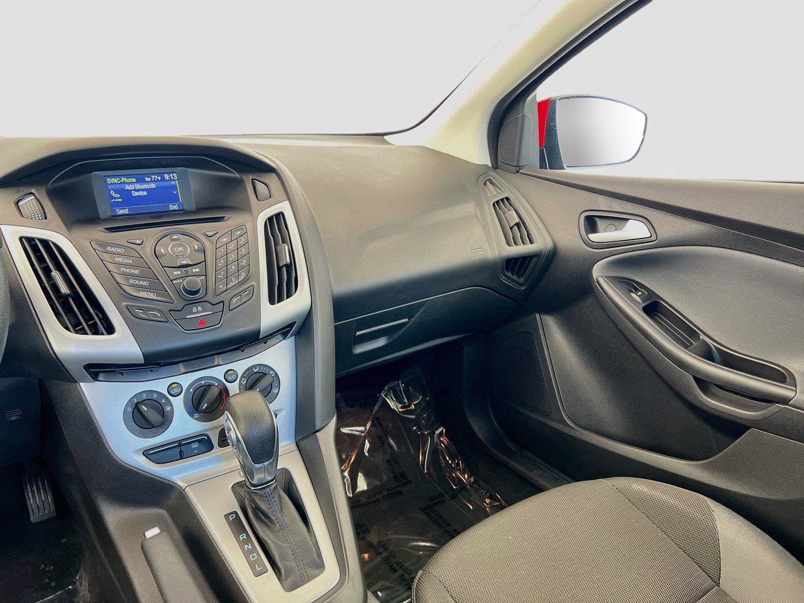 Used 2014 Ford Focus SE w/ SE Winter Package FWD image 21