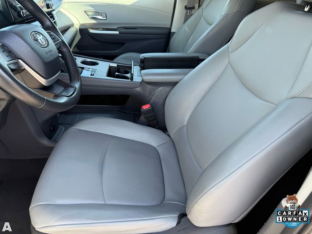 Used 2024 Toyota Sienna XLE FWD image 12