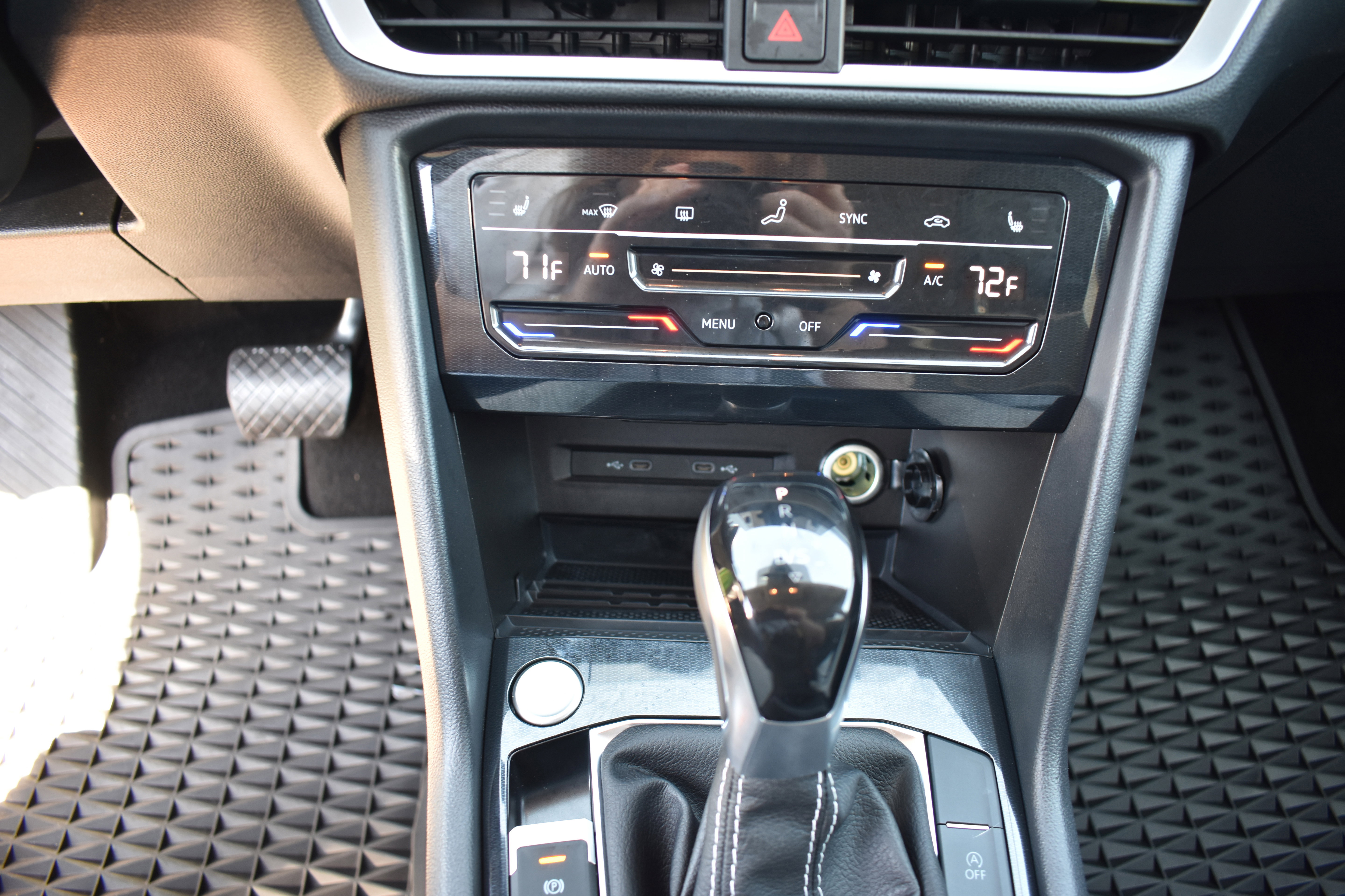 Used 2025 Volkswagen Taos SE image 20