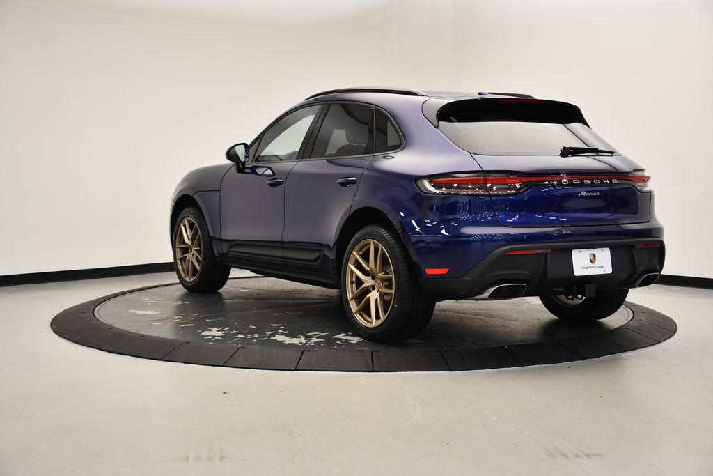 Certified 2025 Porsche Macan image 3