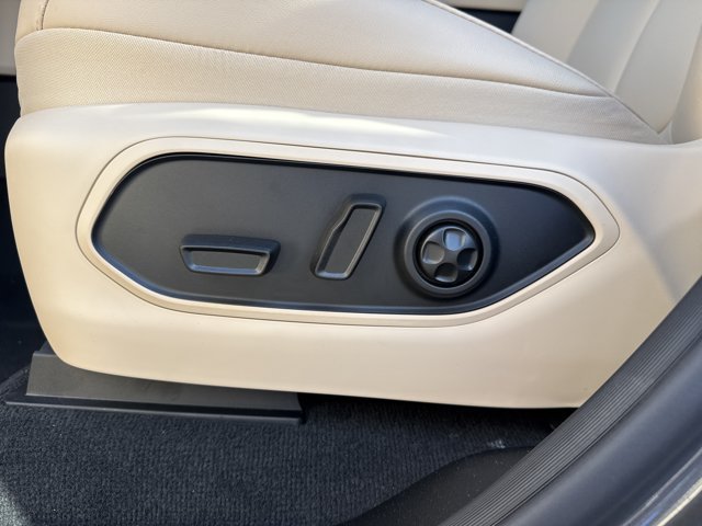 New 2026 Jeep Grand Cherokee Limited w/ Limited Altitude Package AWD/4WD image 10