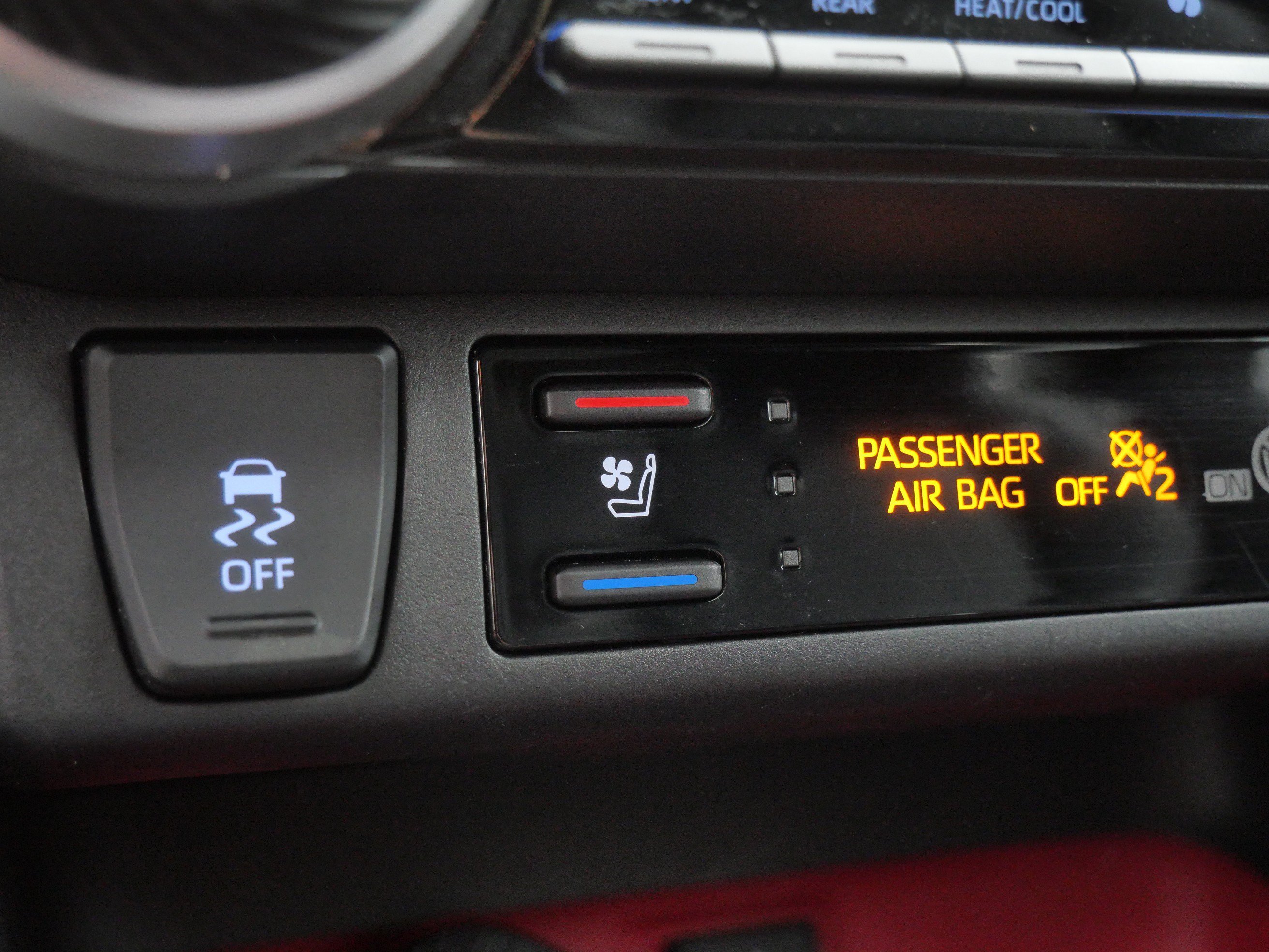 Used 2020 Toyota RAV4 TRD Off-Road w/ TRD Off-Road Weather Package AWD/4WD image 30