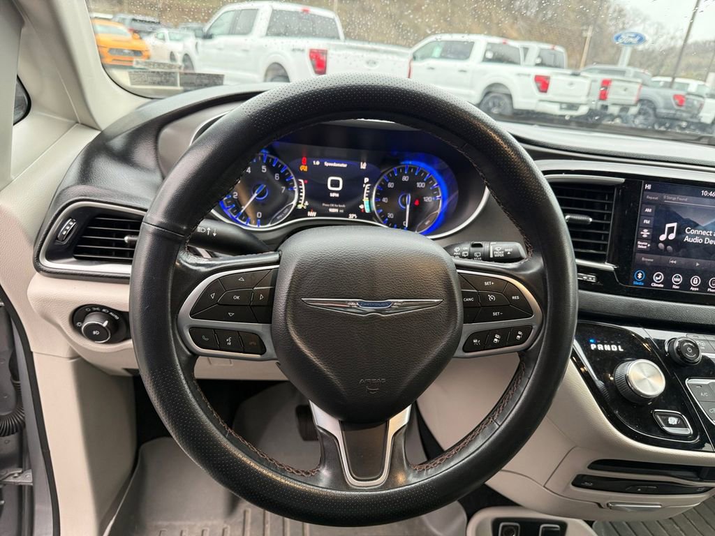 Used 2020 Chrysler Pacifica Touring-L Plus w/ Tire & Wheel Group image 15