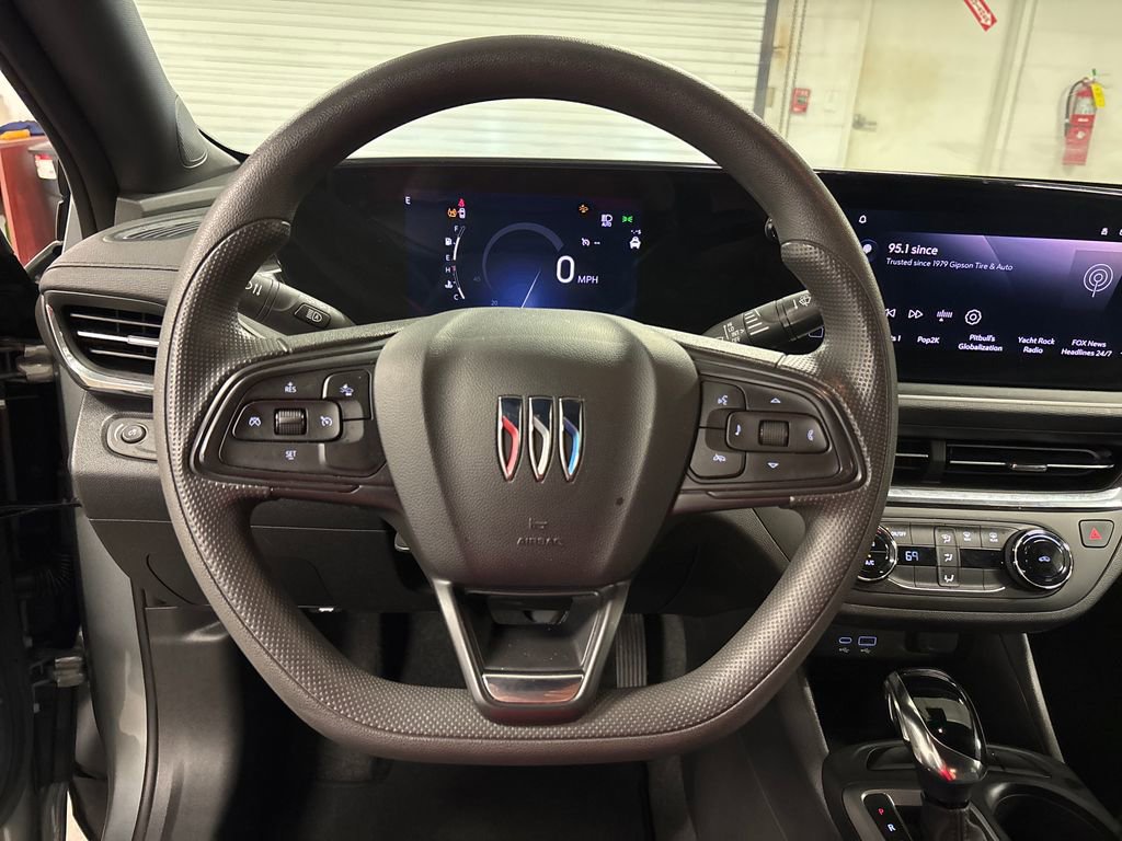 Used 2025 Buick Envista Preferred FWD image 31