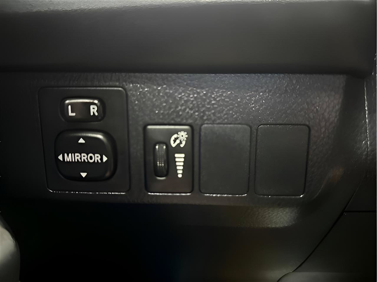 Used 2016 Toyota RAV4 LE AWD/4WD image 17