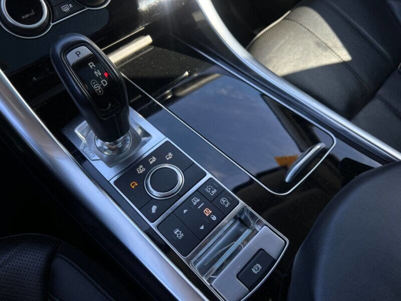 Used 2017 Land Rover Range Rover Sport HSE image 18