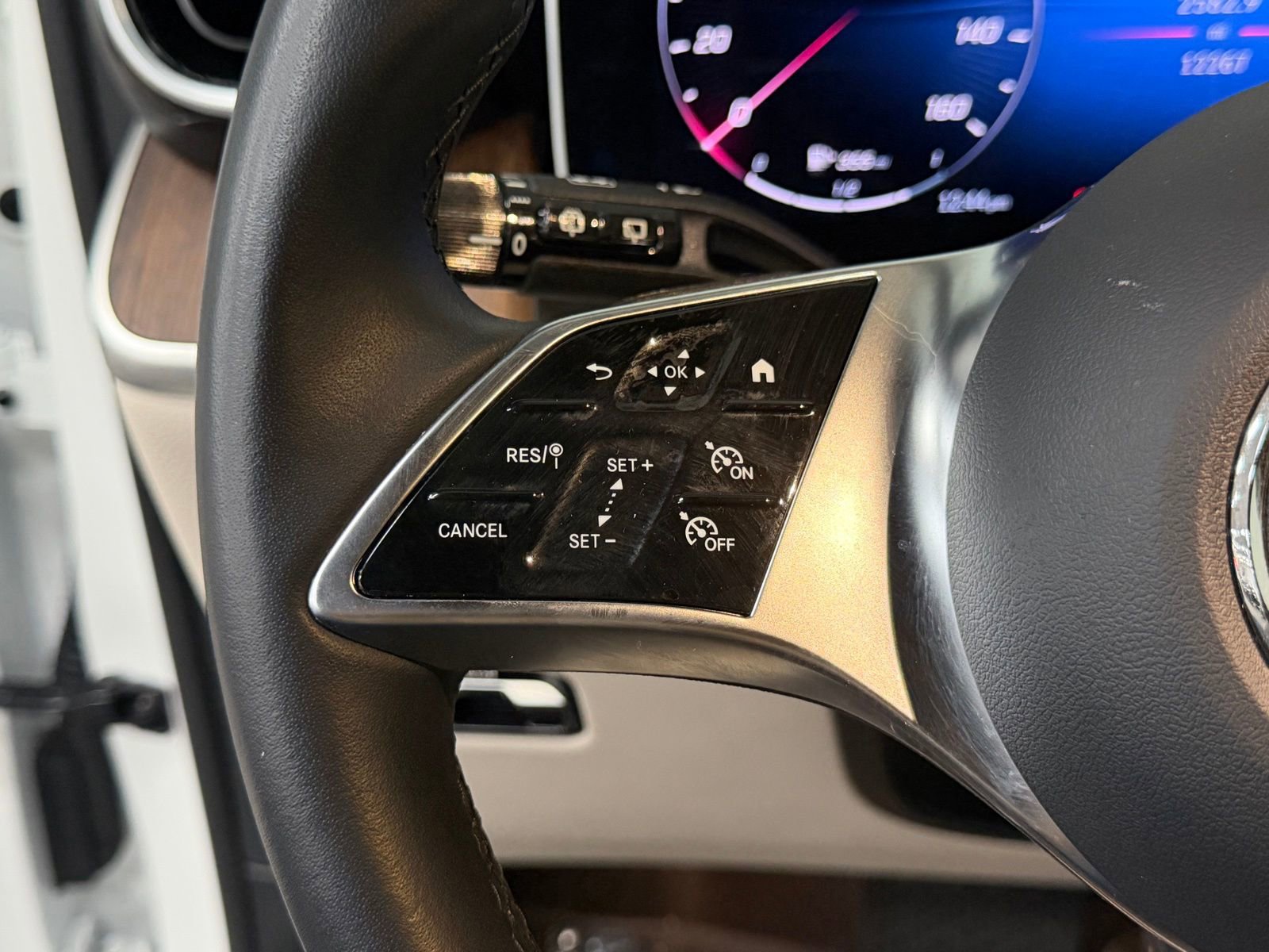 Used 2025 Mercedes-Benz GLC 300 image 27