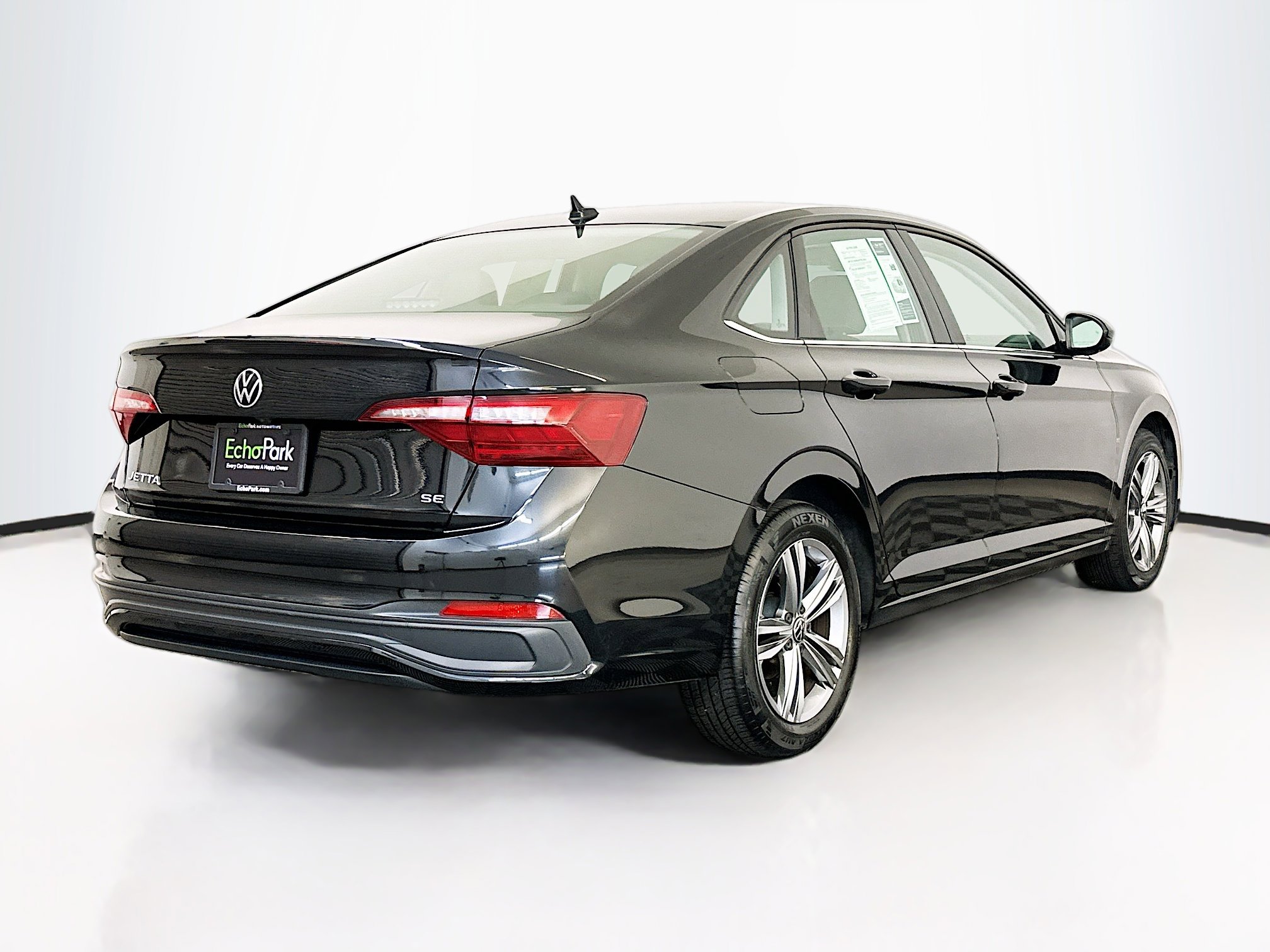 Used 2024 Volkswagen Jetta SE image 9