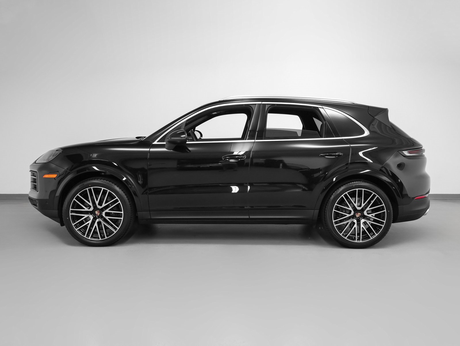 Certified 2025 Porsche Cayenne image 2