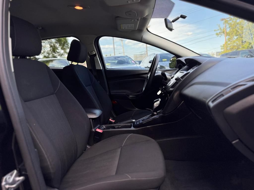 Used 2016 Ford Focus SE FWD image 25