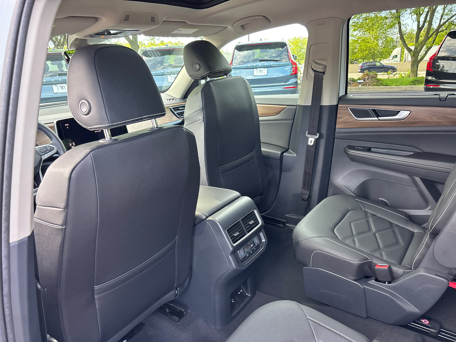 New 2026 Volkswagen Atlas SE FWD image 27