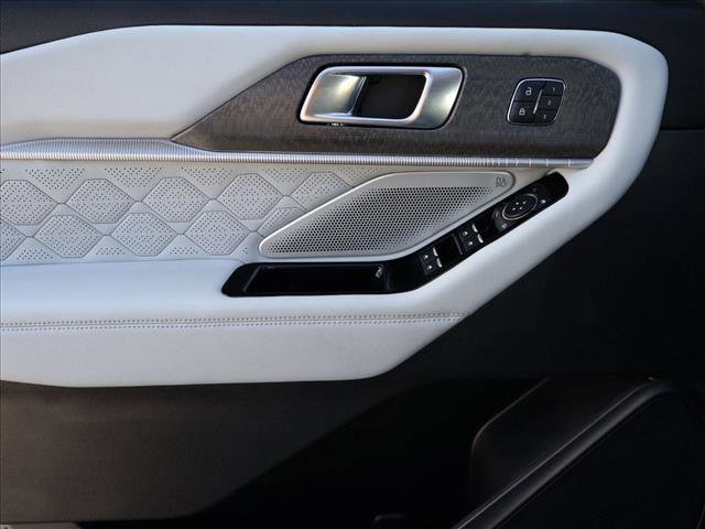 Used 2025 Ford Explorer Platinum w/ Ultimate Package AWD/4WD image 10