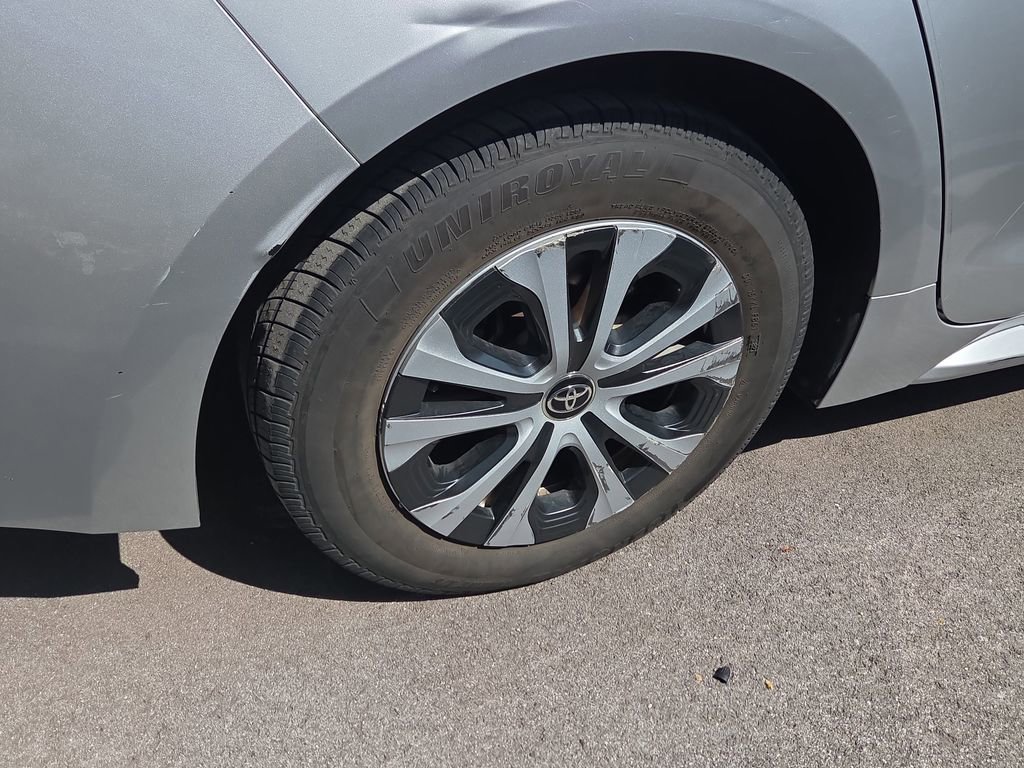 Used 2020 Toyota Corolla LE image 4