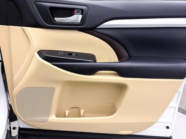 Used 2018 Toyota Highlander XLE image 32