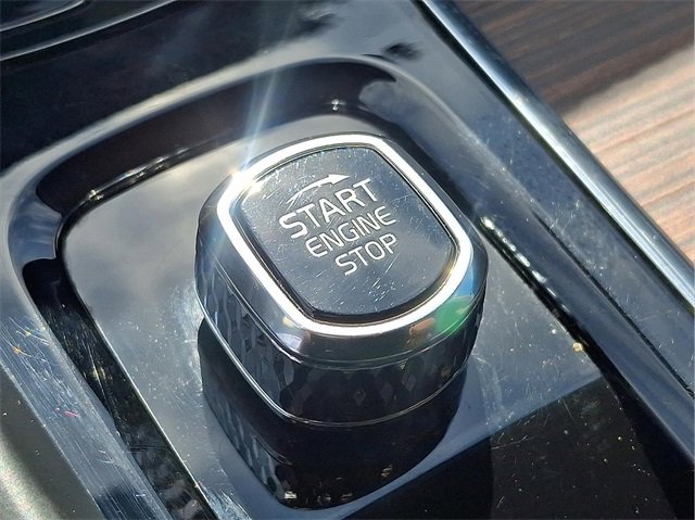 Certified 2023 Volvo XC60 B6 Ultimate w/ Protection Package Premier image 23