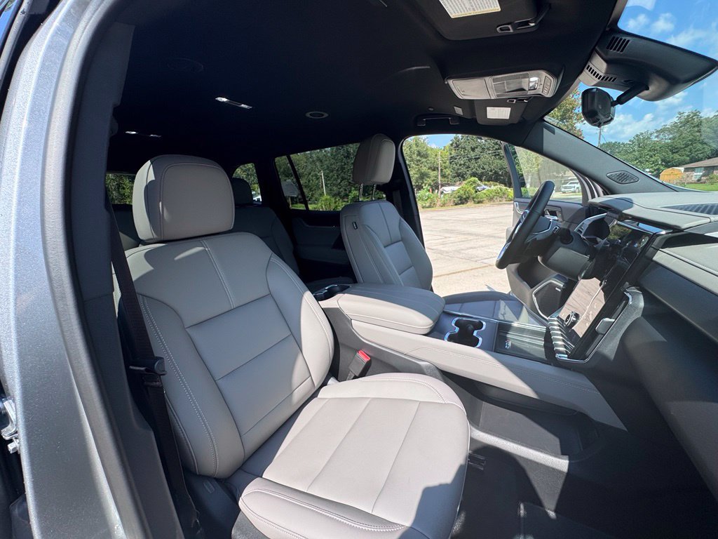 Used 2026 GMC Acadia Elevation w/ Elevation Premium Package FWD image 26