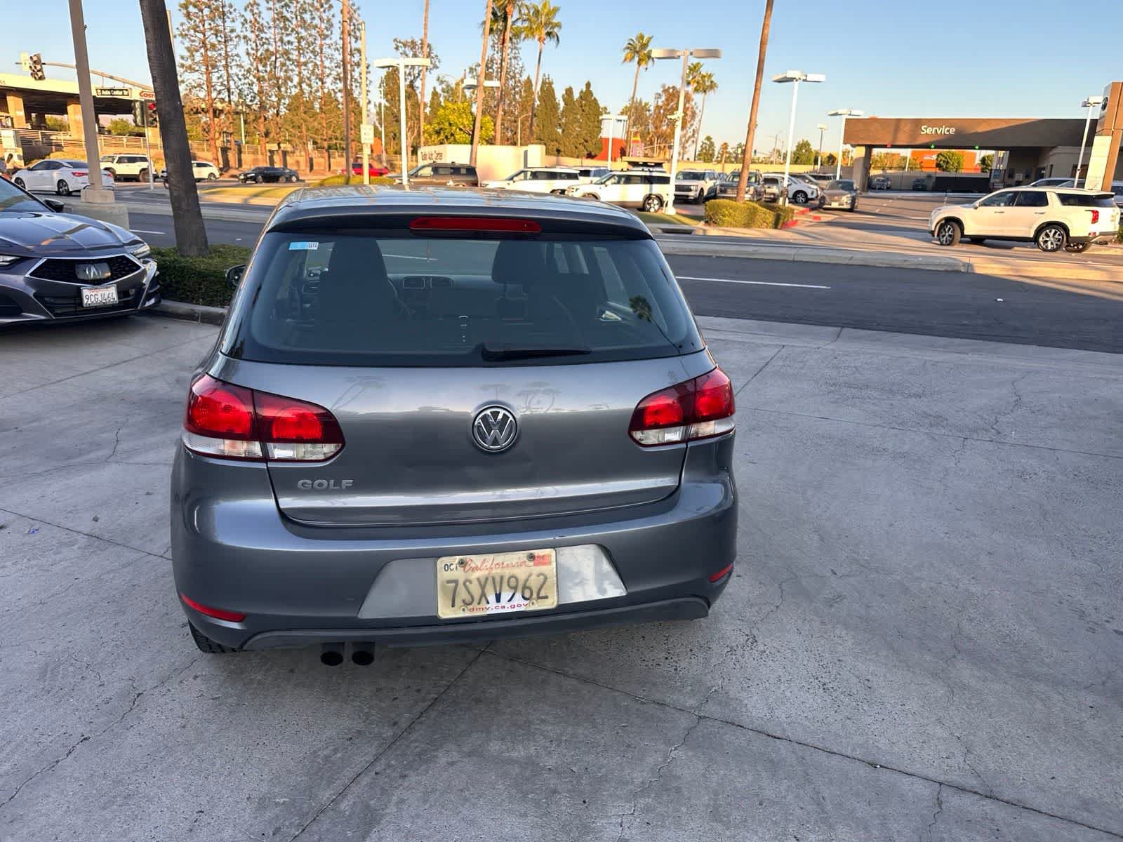 Used 2014 Volkswagen Golf 4-Door FWD image 4