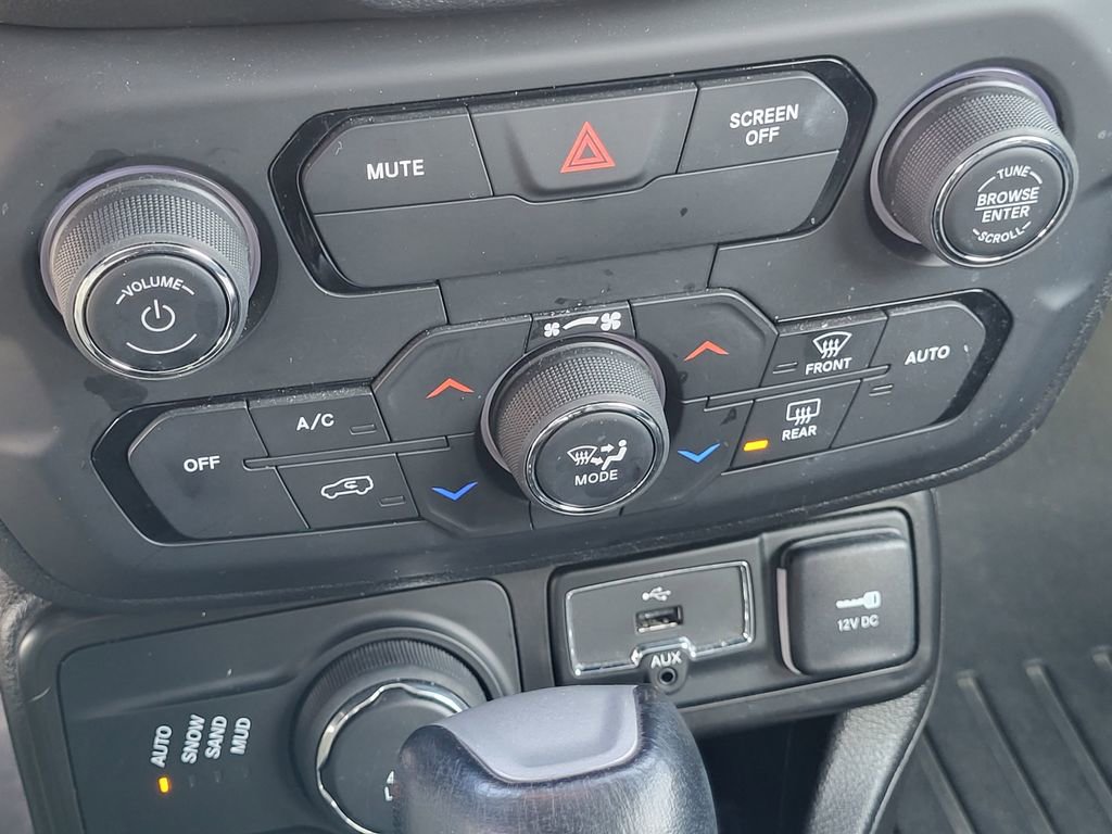 Used 2020 Jeep Renegade Limited image 18