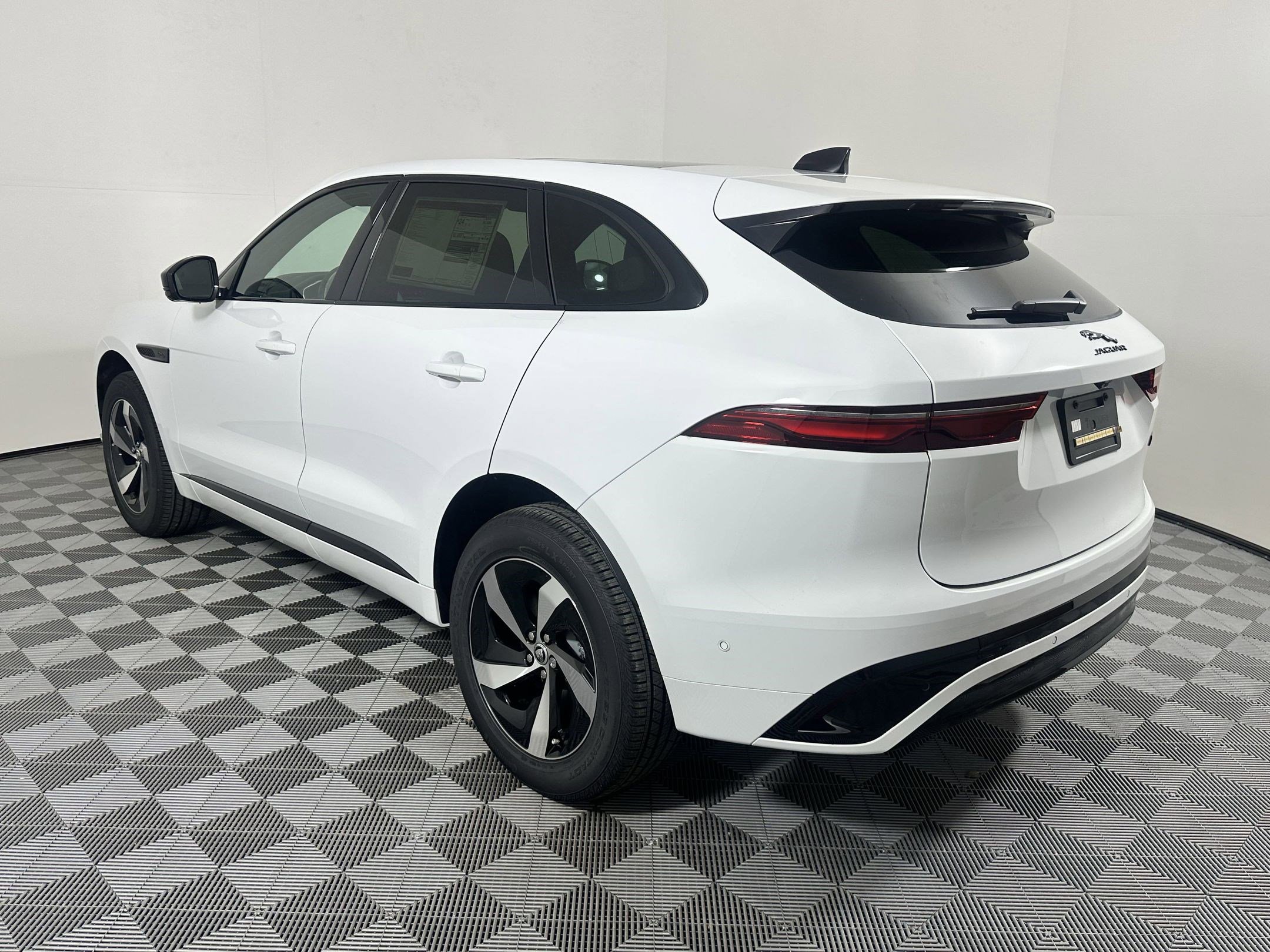 Used 2026 Jaguar F-PACE R-Dynamic S image 3