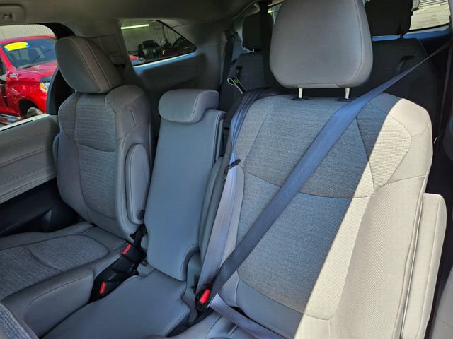 Used 2024 Toyota Sienna LE FWD image 17