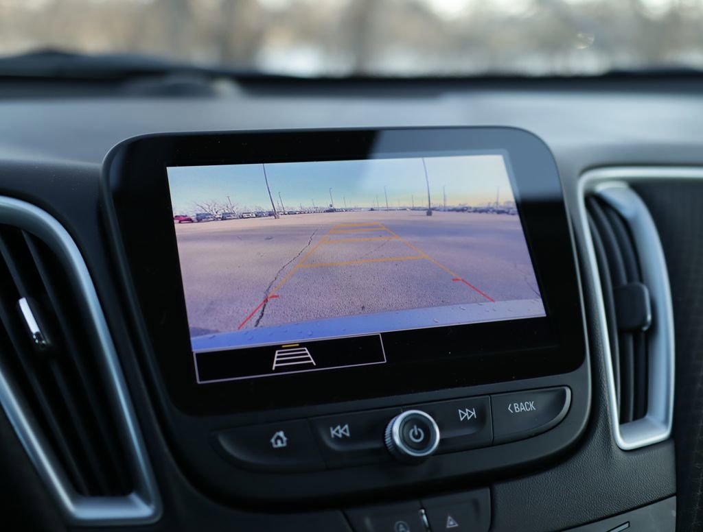 Used 2025 Chevrolet Malibu LT FWD image 14