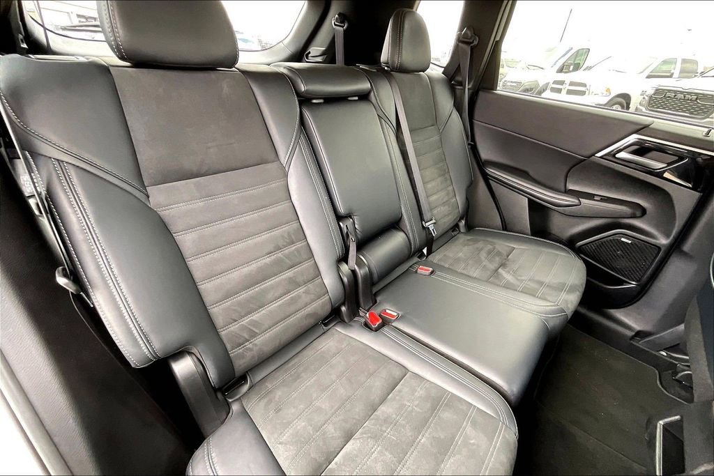 Used 2025 Mitsubishi Outlander SE FWD image 22