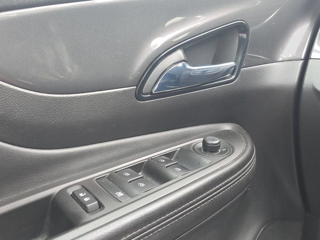 Used 2020 Buick Encore Preferred FWD image 11