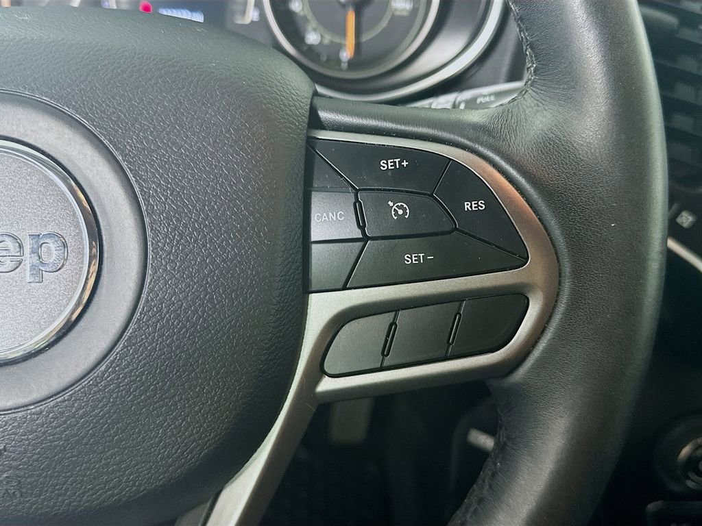 Used 2019 Jeep Cherokee Latitude w/ Cold Weather Group image 27