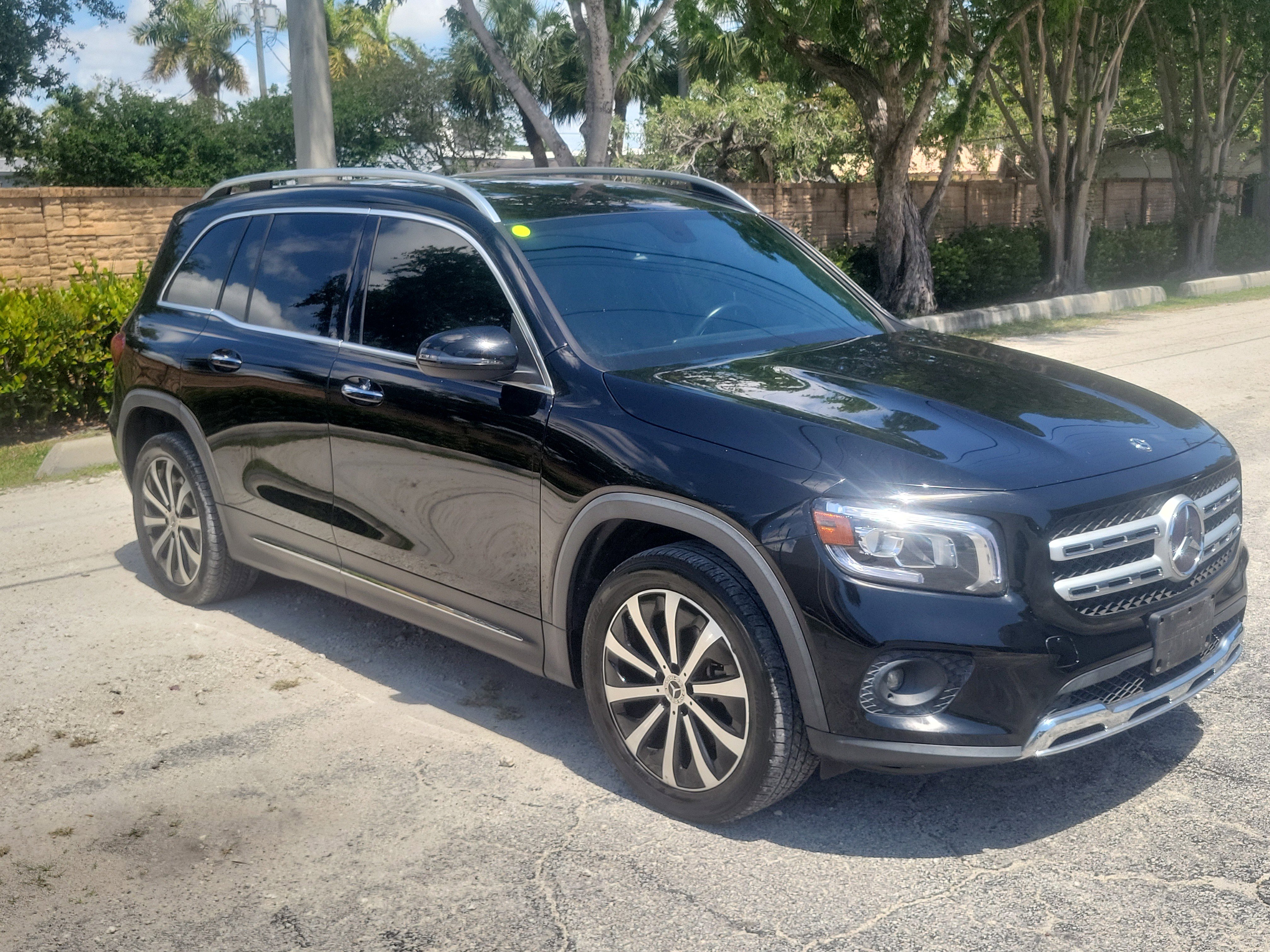 Used 2021 Mercedes-Benz GLB 250 image 3
