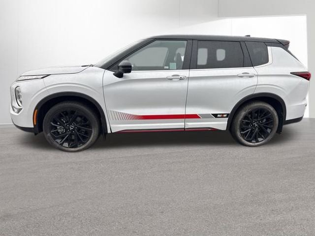 Used 2024 Mitsubishi Outlander SE image 2