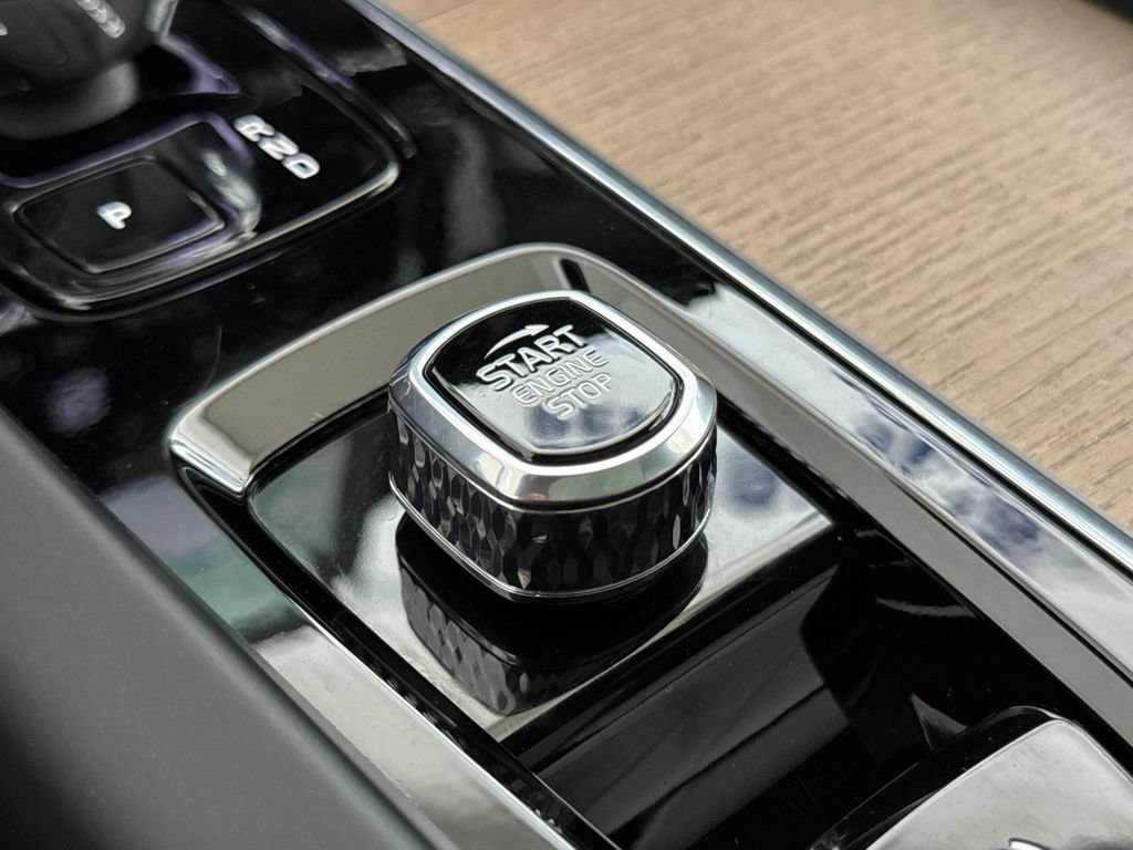 Certified 2026 Volvo XC60 B5 Plus AWD/4WD image 22