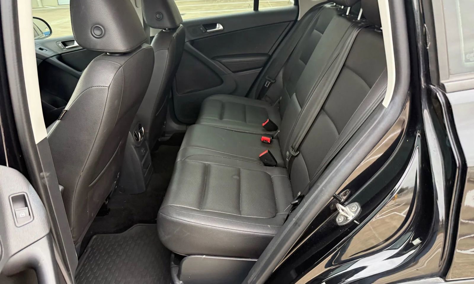 Used 2017 Volkswagen Tiguan S image 16